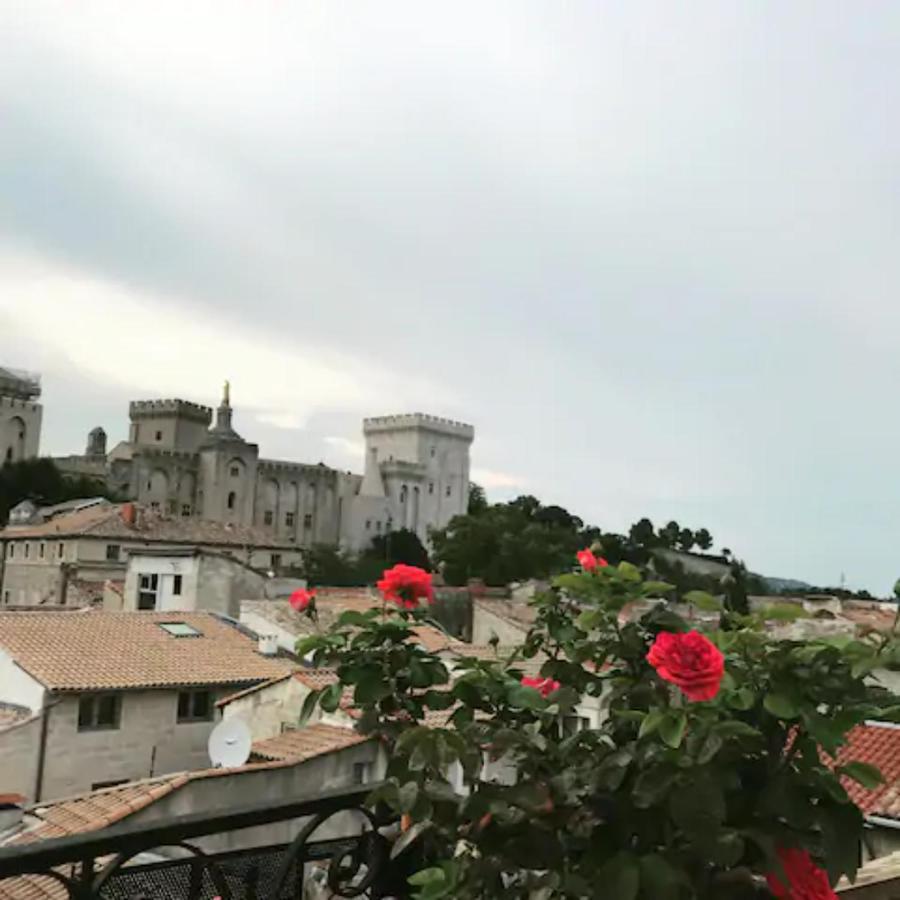 MAGNIFIQUE APPARTEMENT DE CHARME AVEC VUE SUR LE PALAIS DES PAPES À AVIGNON WiFI GRATUIT Exterior foto
